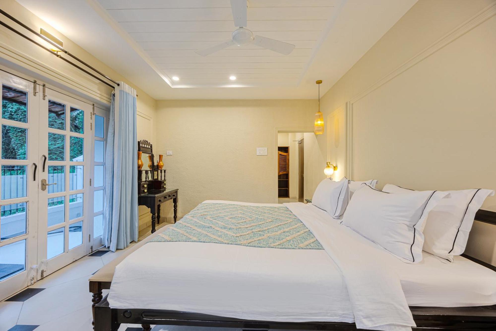 Elivaas 4 Bhk Villa Near Beach With Private Pool & Bar - Casa Boa Vida Candolim Zewnętrze zdjęcie